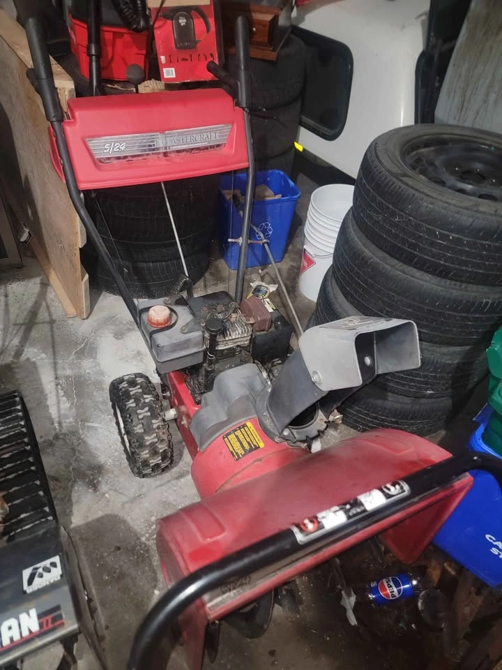 Craftsman 5 HP Snowblower – Solid Older Machine - photo 3
