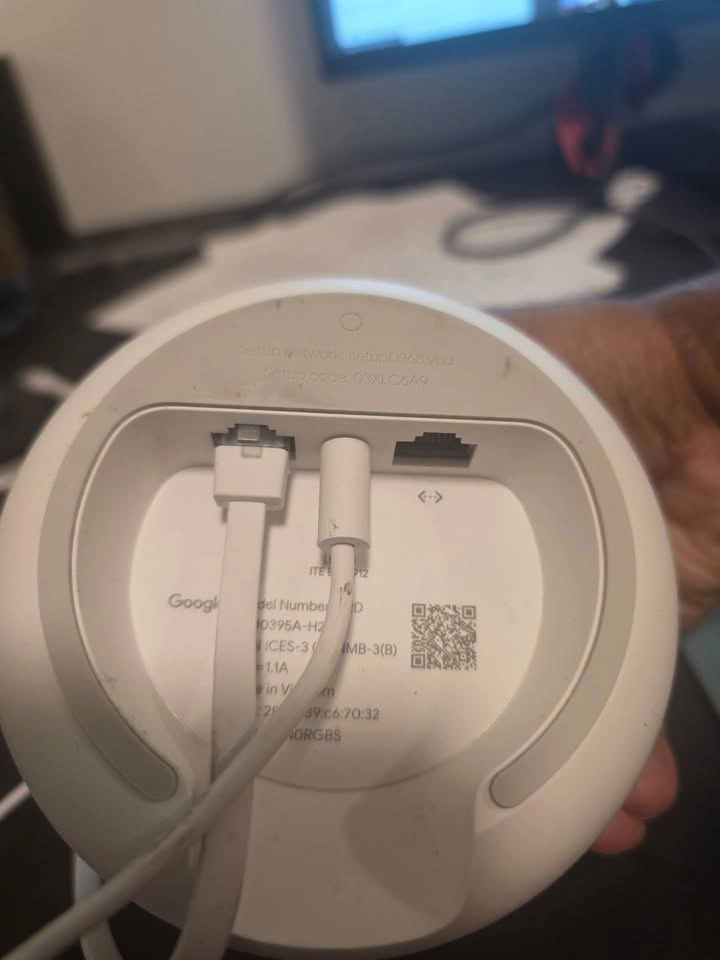 Google WiFi (1st Gen) Mesh Router — Single Puck + Power Adapter - photo 2