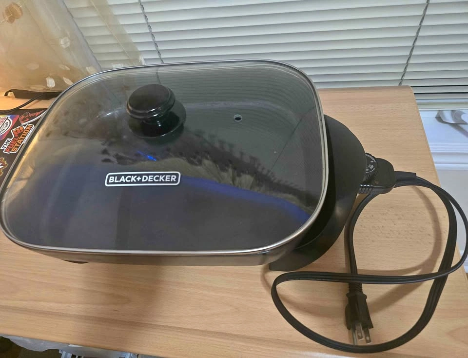 BLACK+DECKER Electric Skillet