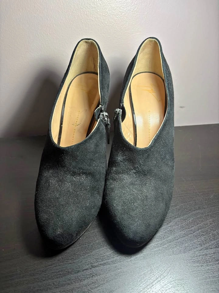 Vintage Giuseppe Zanotti Black Suede Heels Size 41.5