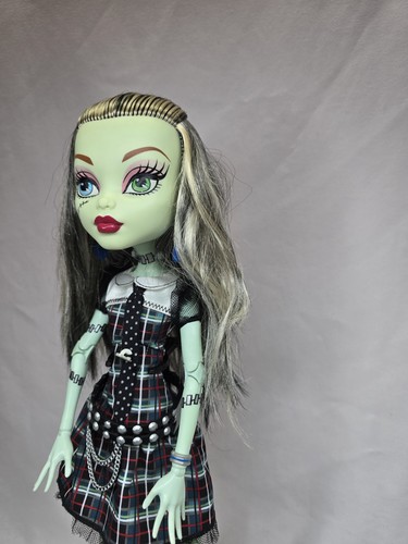 Monster High Frightfully Tall Ghouls 17’’ Frankie Stein Doll - photo 4