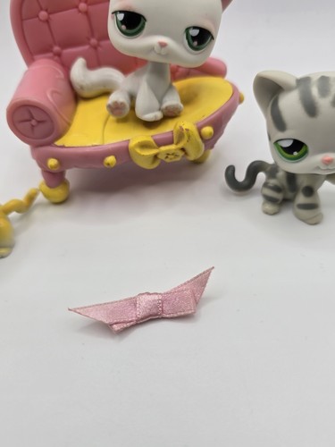 Littlest Pet Shop Cat Lot of 3 Cats and Couch Vintage - photo 2