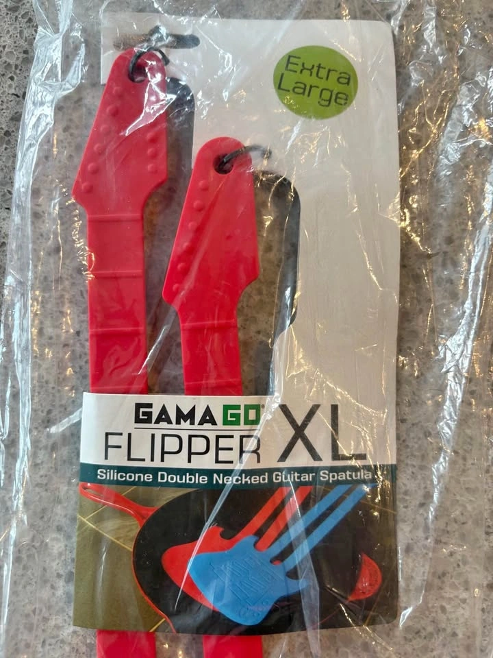 Double necked silicone guitar flipper