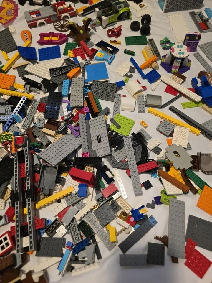 Bulk LEGO Bricks – 6.9 lbs Lot Multicolor Mixed Pieces - photo 3
