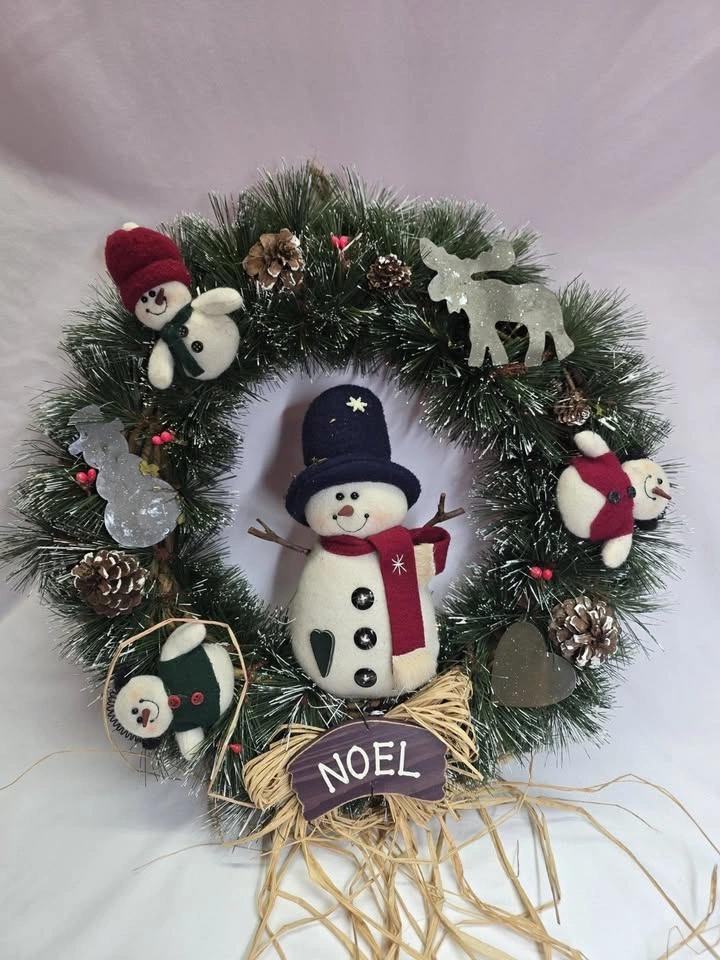 Vintage Folk Art Christmas Wreath – Shabby Chic Snowman Décor - photo 5
