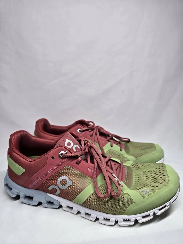 On Running Women’s Cloudflow Shoes Size 8.5