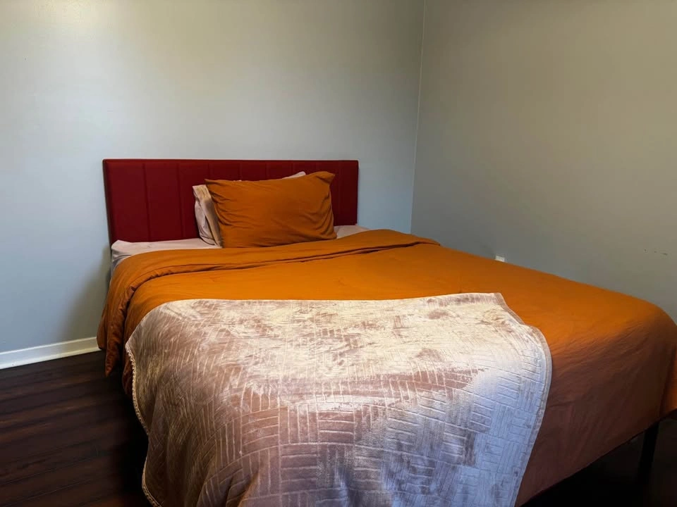 Bed frame + Mattress - photo 2