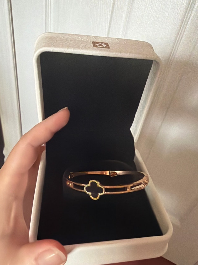 Clover Bangle Bracelet
