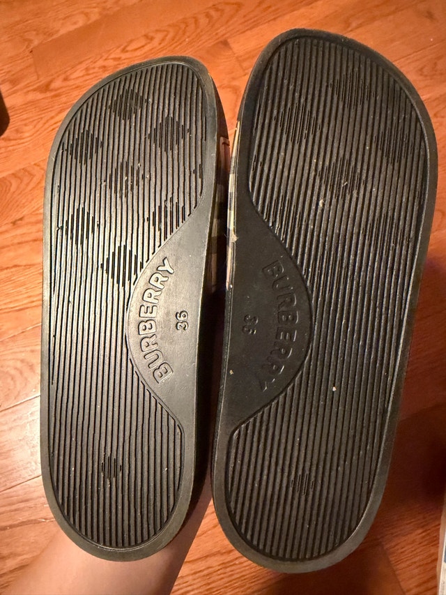 Burberry Slides - photo 2