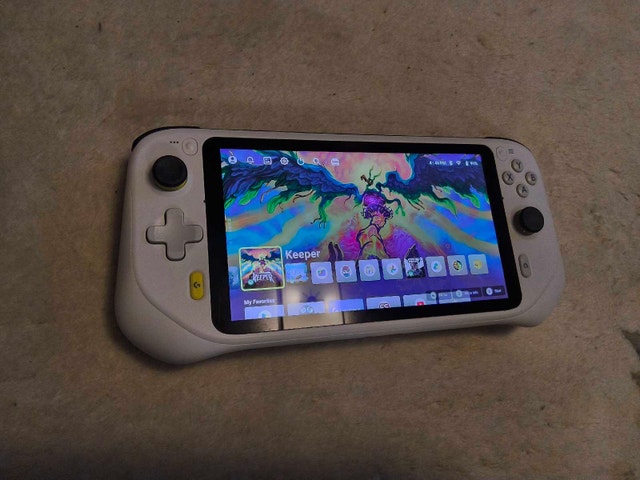 Logitech G cloud gaming handheld with case - photo 3