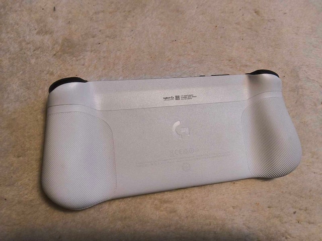 Logitech G cloud gaming handheld with case - photo 5