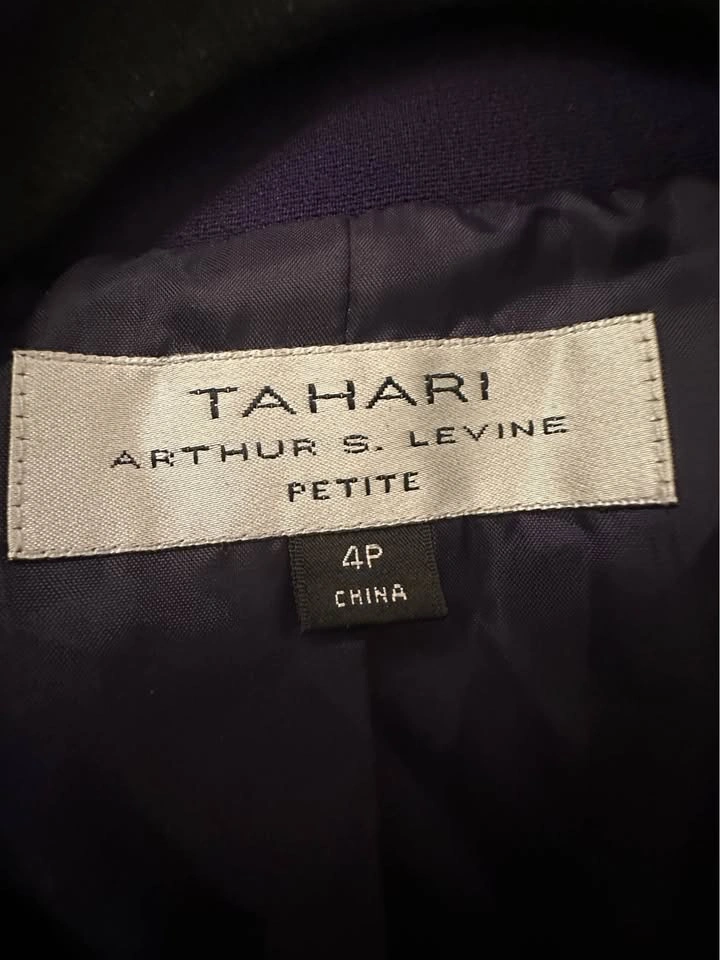 Tahari Arthur S. Levine Petite Blazer. Women’s Size 4P. - photo 3