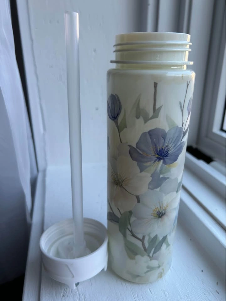 Floral Print Water Bottle with Flip Lid - photo 2
