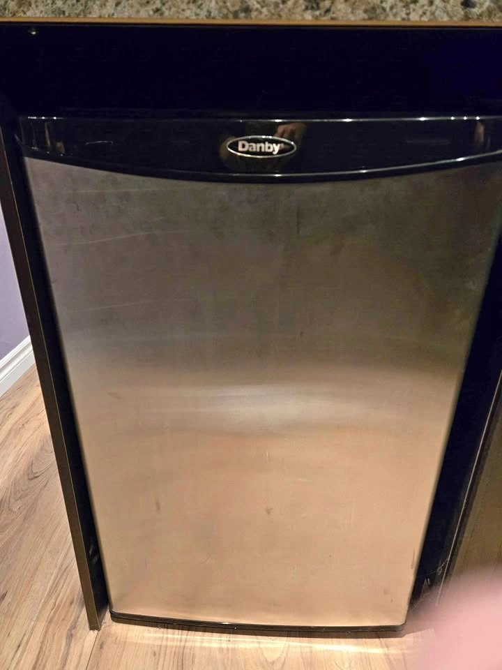 Danby Mini Fridge / Compact Refrigerator