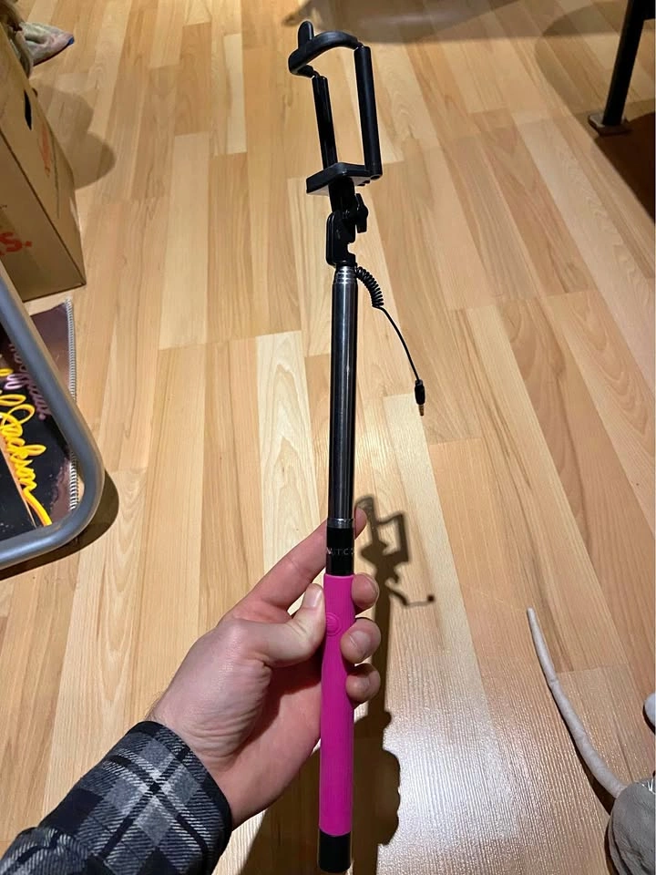 Wired Selfie Stick with Pink Grip