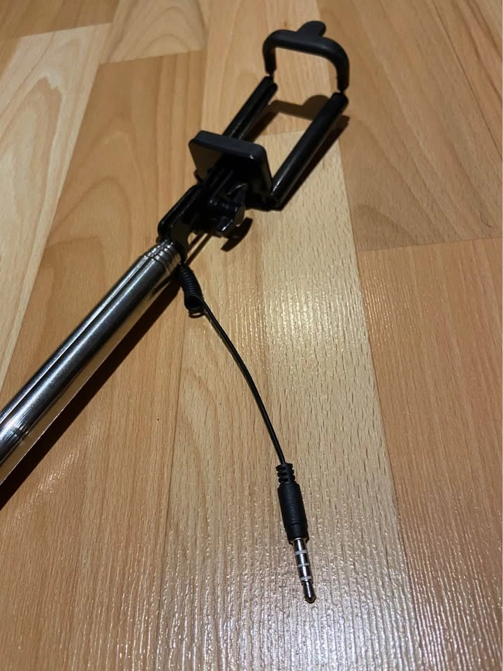 Wired Selfie Stick with Pink Grip - photo 3