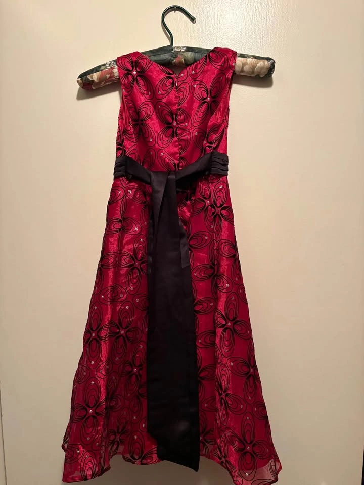 Girls size 6x Holiday Dress - photo 2