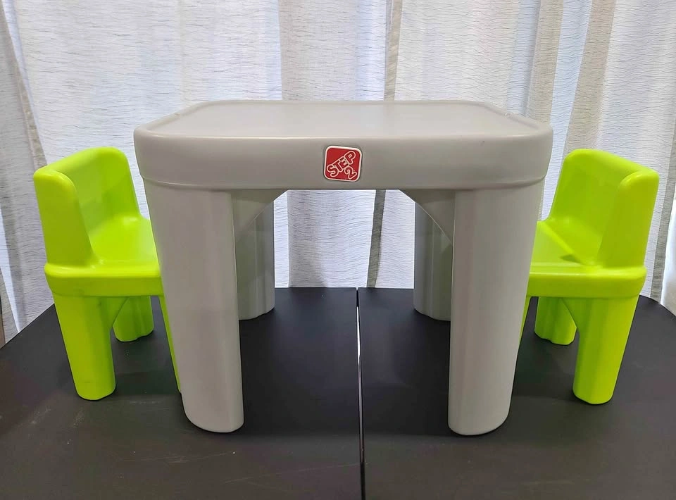 Step2 Kids Table + 2 Chairs