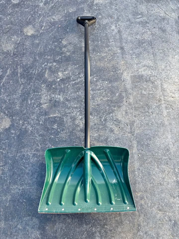 Suncast 18” Snow Shovel & Pusher Combo