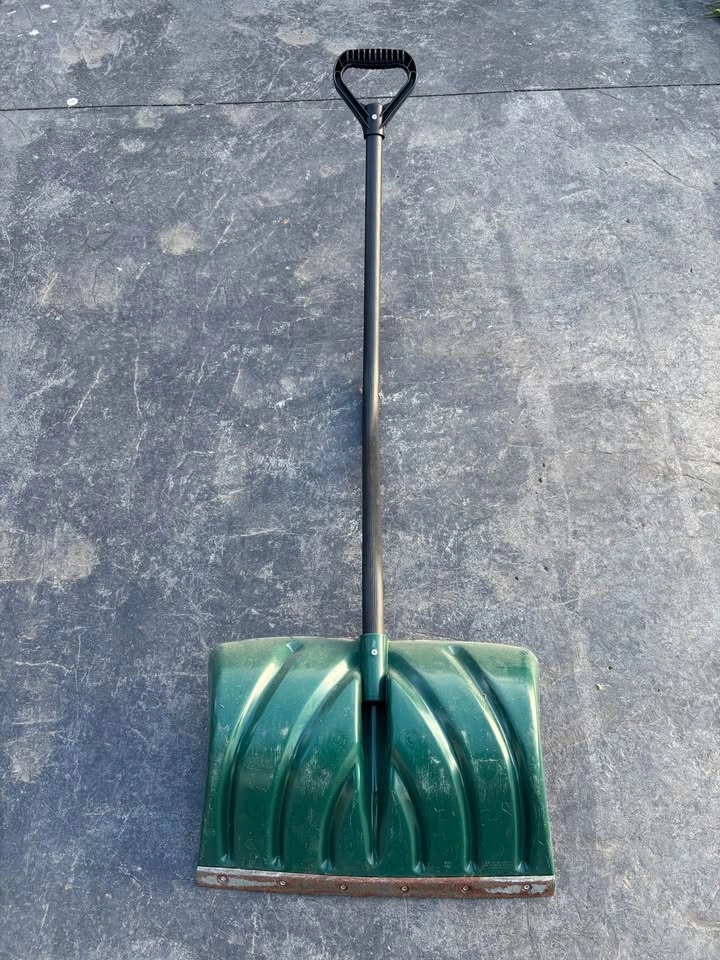 Suncast 18” Snow Shovel & Pusher Combo - photo 2