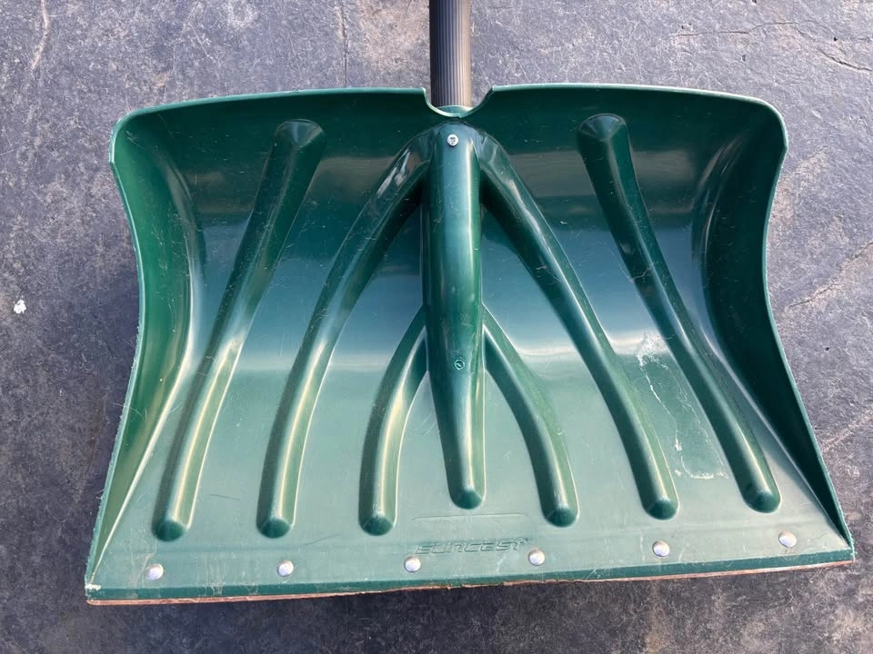 Suncast 18” Snow Shovel & Pusher Combo - photo 3