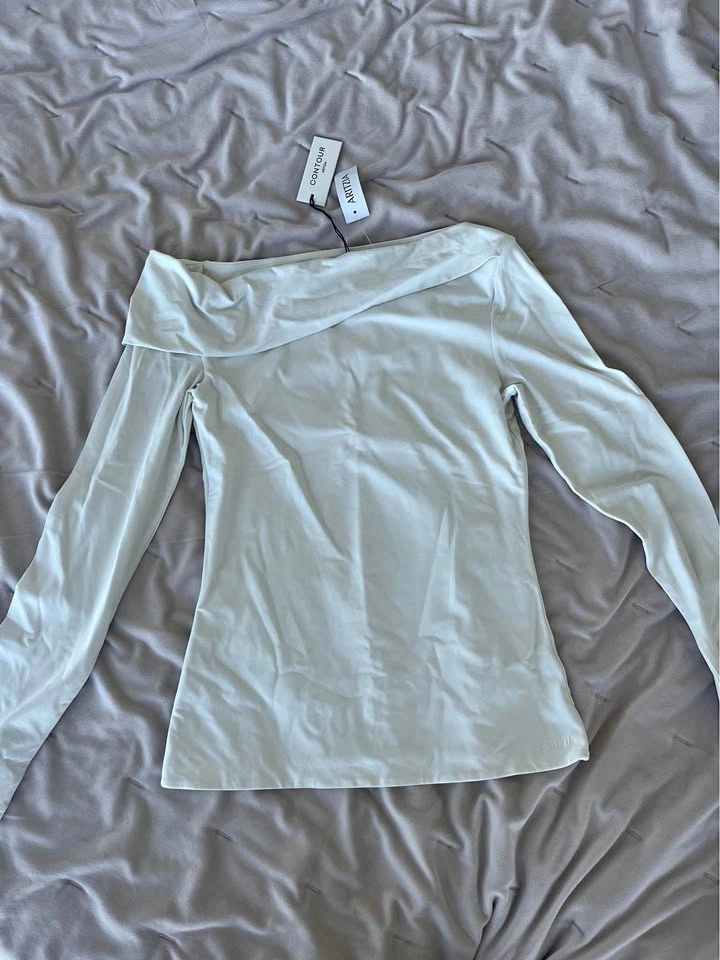 BNWT ARITZIA CONTOUR TOP