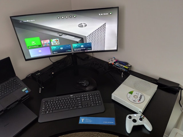 (Delivery) Xbox One S 1TB w/games - photo 3