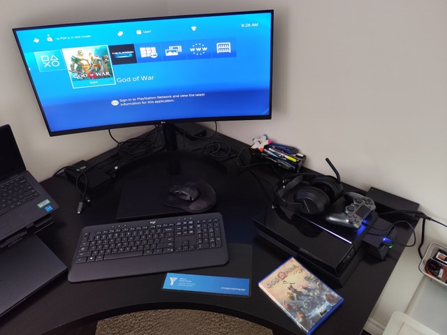 PlayStation 4 w/game - photo 2
