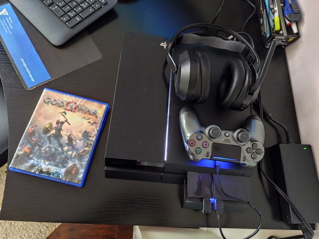 PlayStation 4 w/game - photo 3