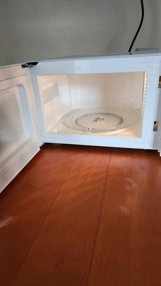 Hamilton Beach Microwave - photo 2