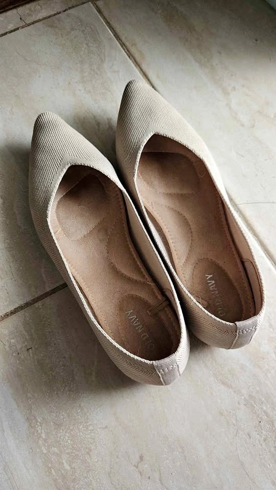 Old Navy Pointed-Toe Knit Flats Size 7