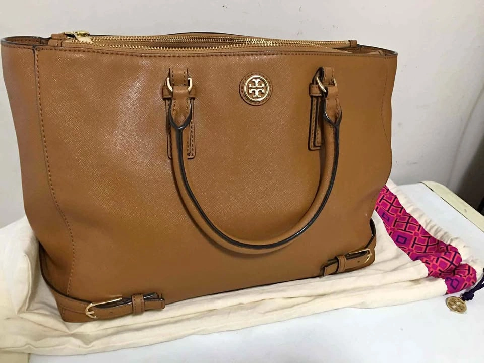 Authentic Tory Burch Robinson Saffiano large Leather Tote