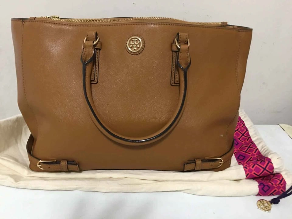 Authentic Tory Burch Robinson Saffiano large Leather Tote - photo 2