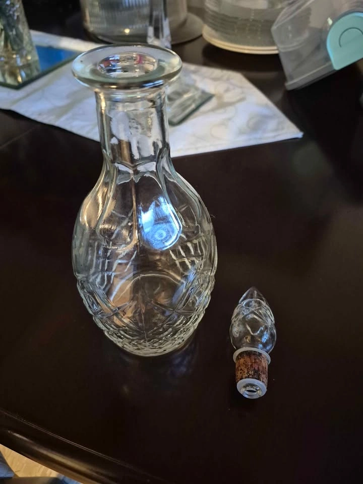 Set of 2 Glass Decanters - photo 2