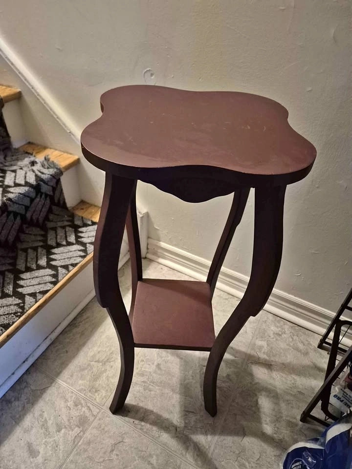 2 side/decorative tables