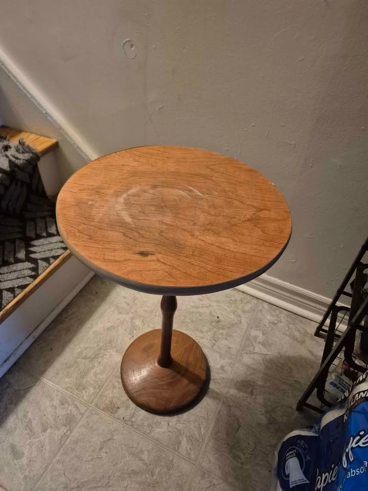 2 side/decorative tables - photo 2