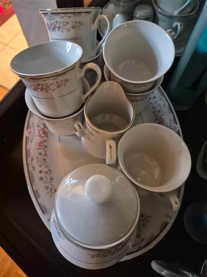 Lynns Fine China Dinnerware Set - photo 3
