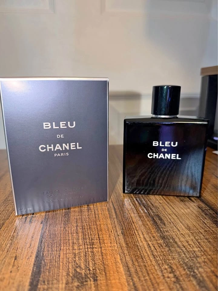 Bleu de Chanel 3.4floz 100ml (open to negotiation)