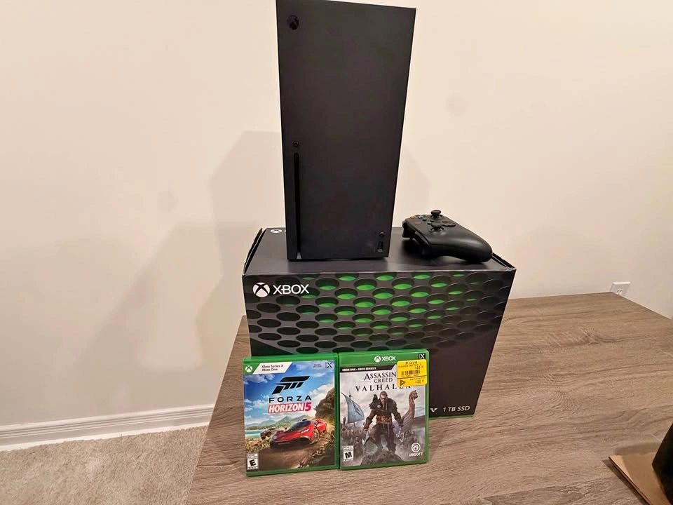 Xbox Series X (Disk Edition) 1 TB SSD - 1 Controller, 2 games
