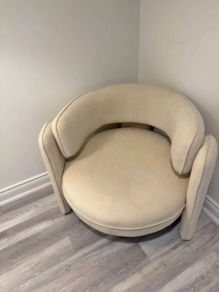 Ivy Bronx Hanneke 35.8" Wide 3-Legs Upholstered Accent Chair