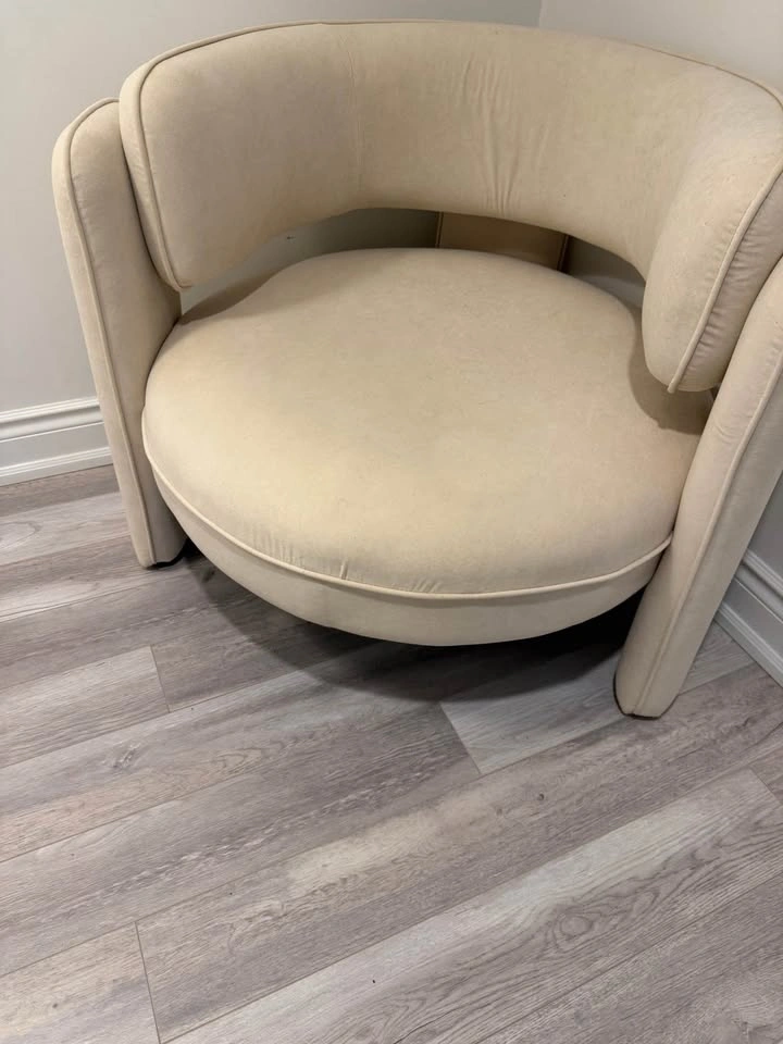 Ivy Bronx Hanneke 35.8" Wide 3-Legs Upholstered Accent Chair - photo 2