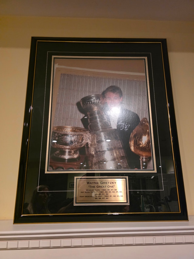 WAYNE GRETZKY AUTOGRAPHED AND FRAMED PICTURE HOLDING STANLEY CUP