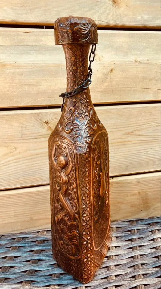 Vintage Spanish Leather Decanter (1950s–1970s) image indicator(3)