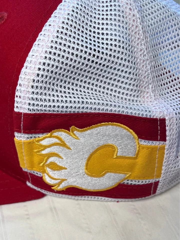 Vintage Calgary Flames Trucker Snapback Hat: Immaculate OSFA - photo 2