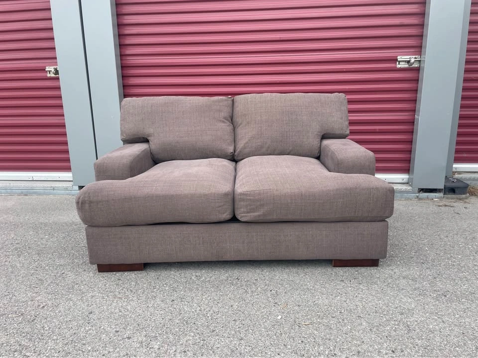 Beautiful Love Seat Delivery Available - photo 2