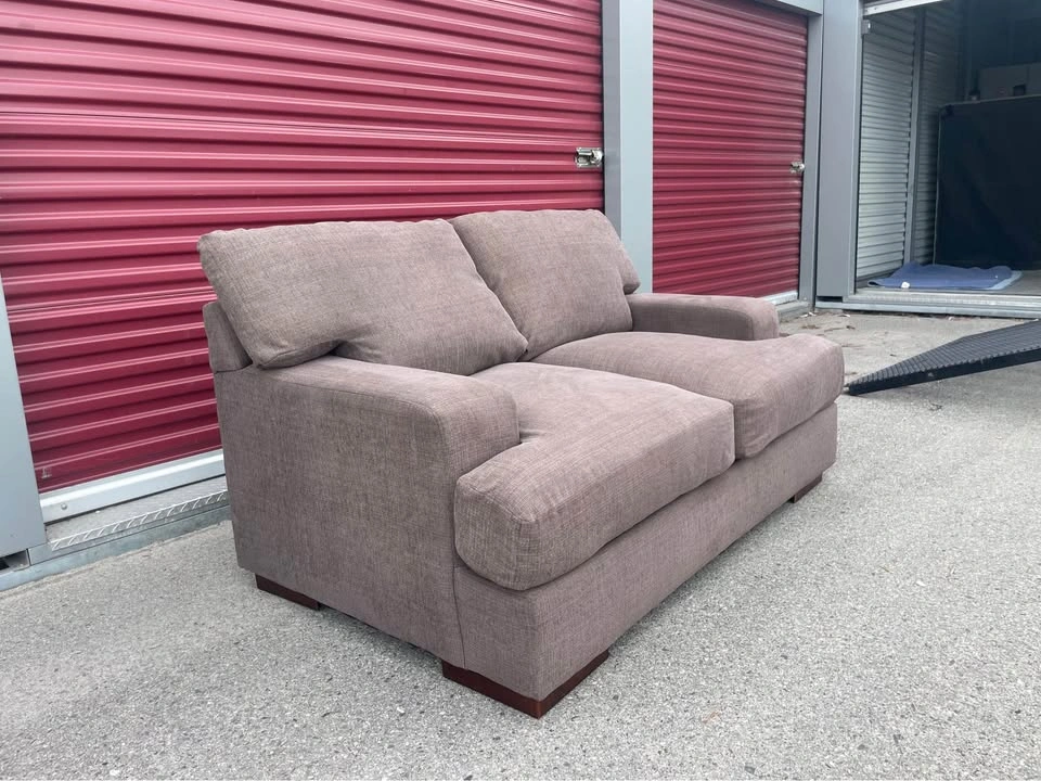 Beautiful Love Seat Delivery Available - photo 3