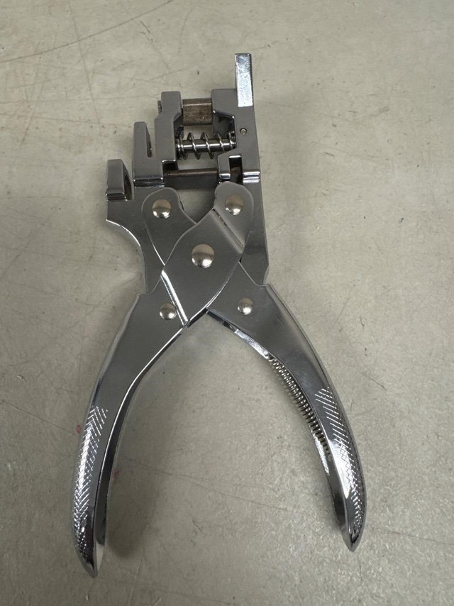Heavy Duty 3 in 1 Badge Slot Hole Punch for ID Cards - photo 2