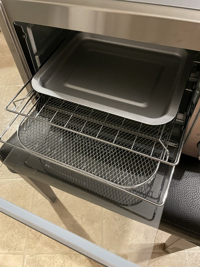 BLACK+DECKER 6-Slice Air Fry Toaster Oven, 5-in-1 Countertop - photo 3