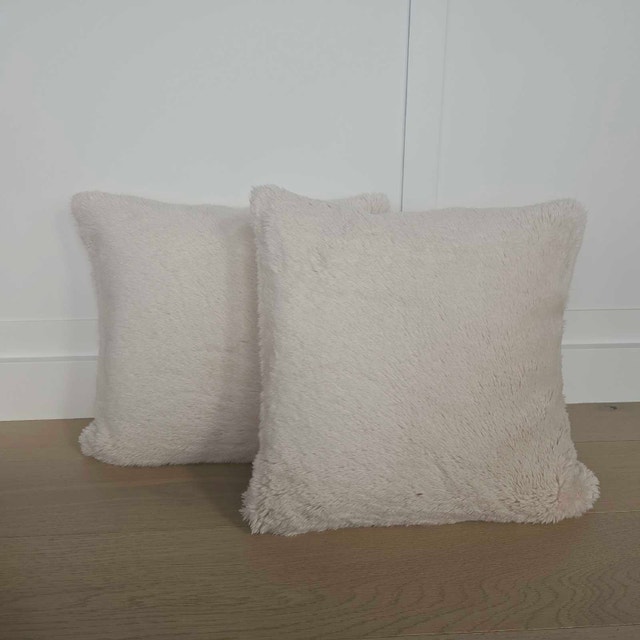 Set of 2 Indigo Plush Faux Fur Throw Pillows w/ Feather Inserts - photo 2