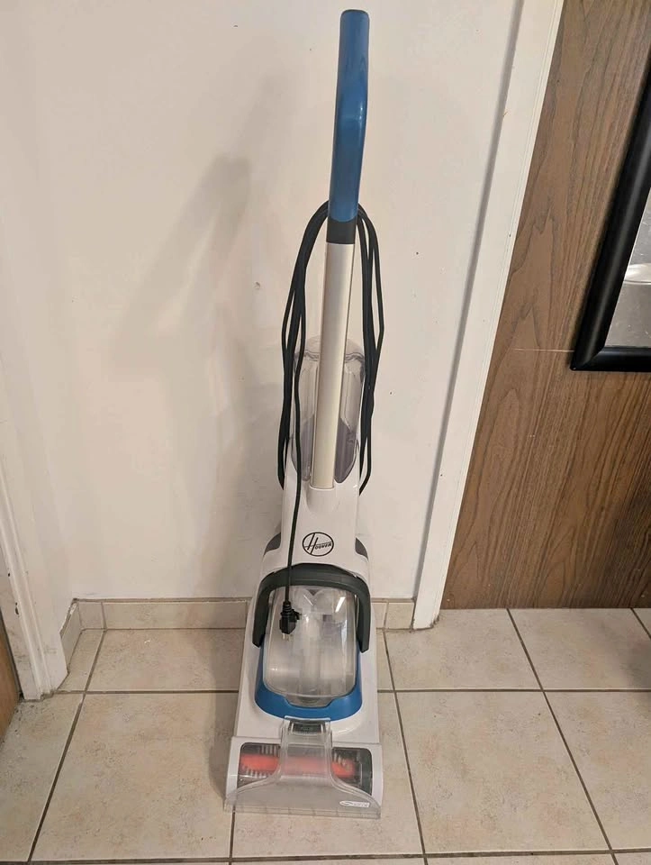 Hoover Carpet cleaner with solution
